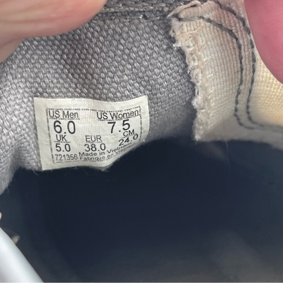 Van’s Unisex Adult Grey Slip-On Canvas Shoes - Size 7.5 Women’s | 6 Men’s - Picture 7 of 11